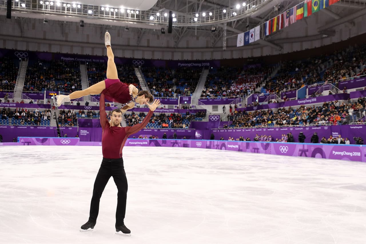 En el 2005 sobresalió al ser, junto con su compañero, los primeros en competencia en hacer el movimiento triple de salto Lutz, durante el Campeonato Canadiense. Cambió de compañero en el 2007.
