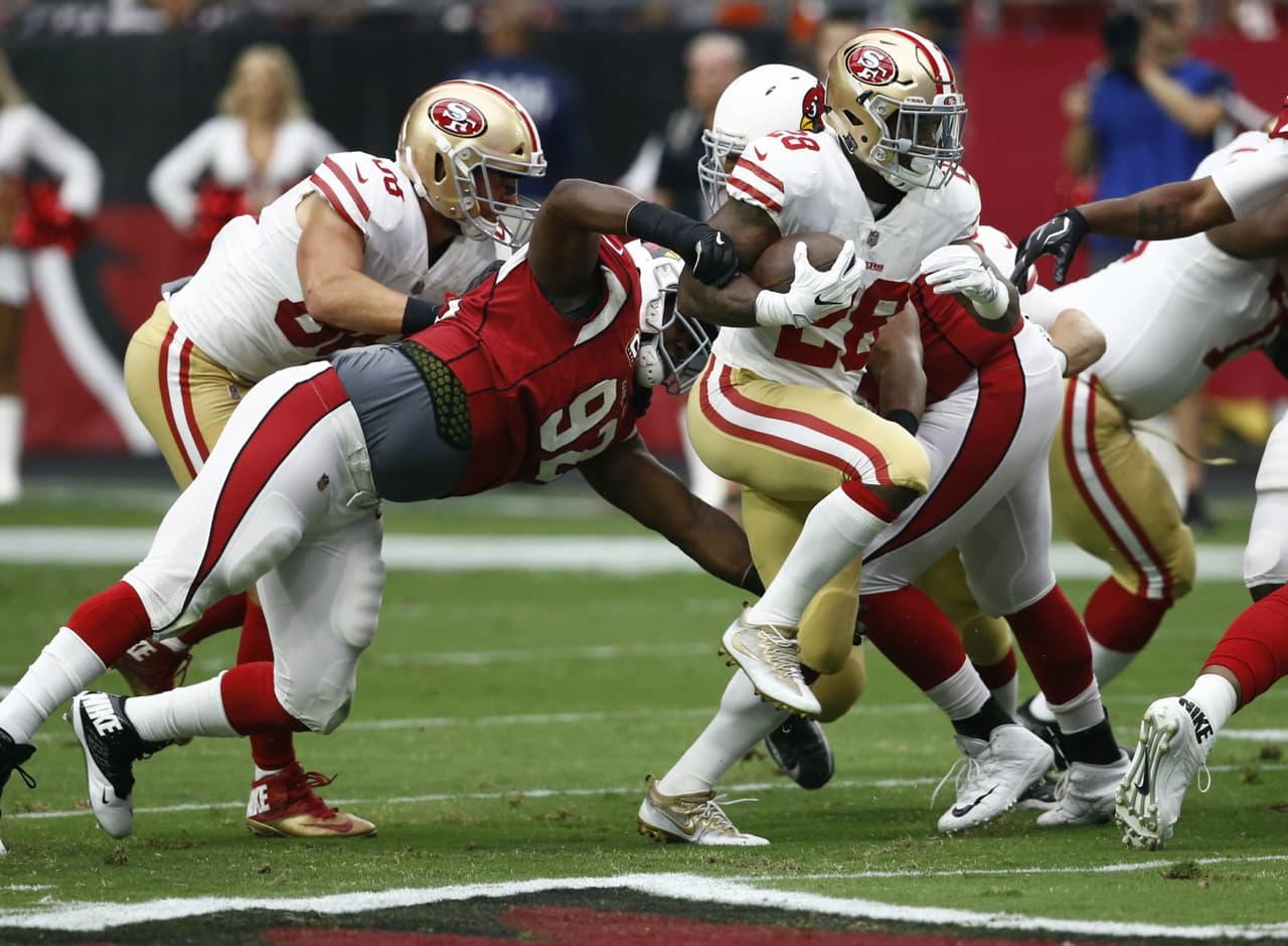 En el tiempo extra, tras terminar 12-12, San Francisco apostó por acarreos de Hyde para consumir el reloj de juego y así llegaron hasta la yarda 6 de Arizona.