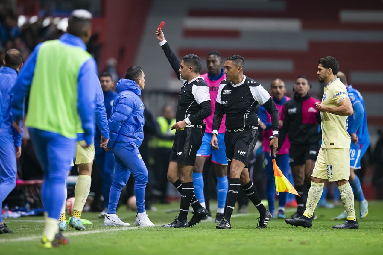 América y Cruz Azul protagonizan bronca; deja dos expulsados