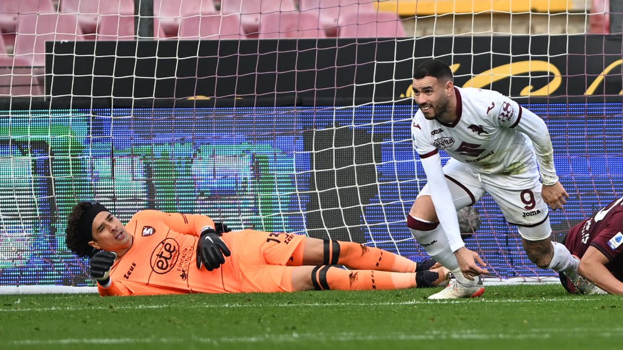 Prensa en Italia se rinde ante las atajadas de Ochoa contra el Torino