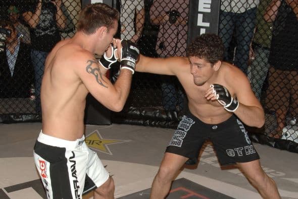 En enero de 2011 derrotó a Evangelista Santos con llave de brazo en el Strikeforce celebrado en San José, California, defendiendo su título una vez más. El record de Díaz dentro de las MMA es de 32 combates, con 24 victorias, 7 derrotas y 1 pelea anulada.