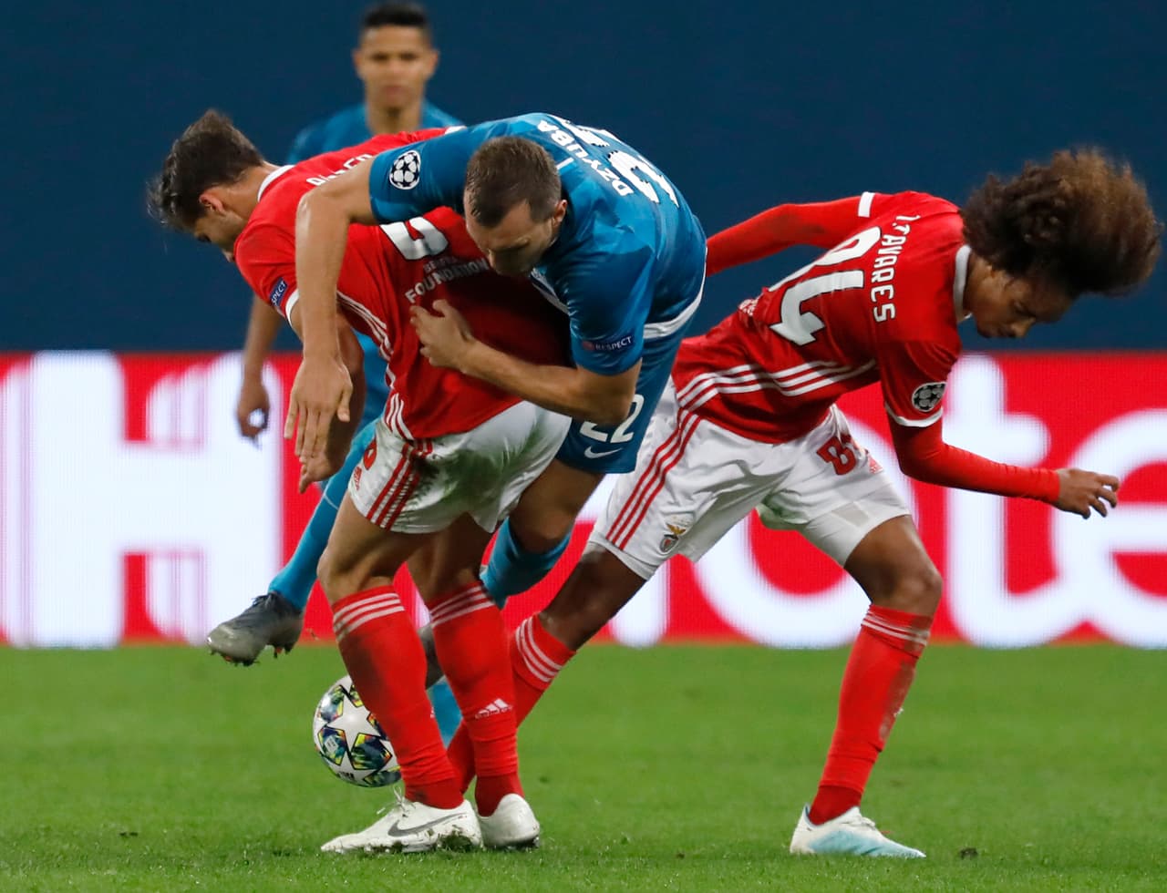 Por parte del cuadro local anotaron Artem Dzyuba, Sardar Azmoun mas un autogol de Rúben Dias, por parte del benfica anotó Raúl de Tomás.