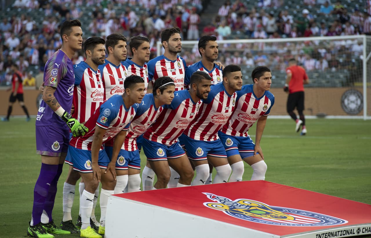 Los 11 de Chivas para el encuentro ante los españoles.