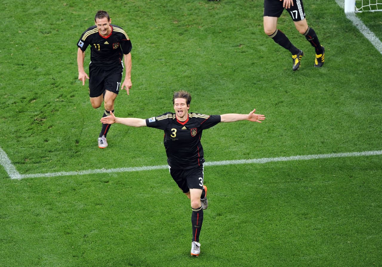 Arne Friedrich puso el 3-0 al minuto 29 del segundo tiempo, en un resultado que por la diferencia ya marcaba un duro golpe para Argentina.