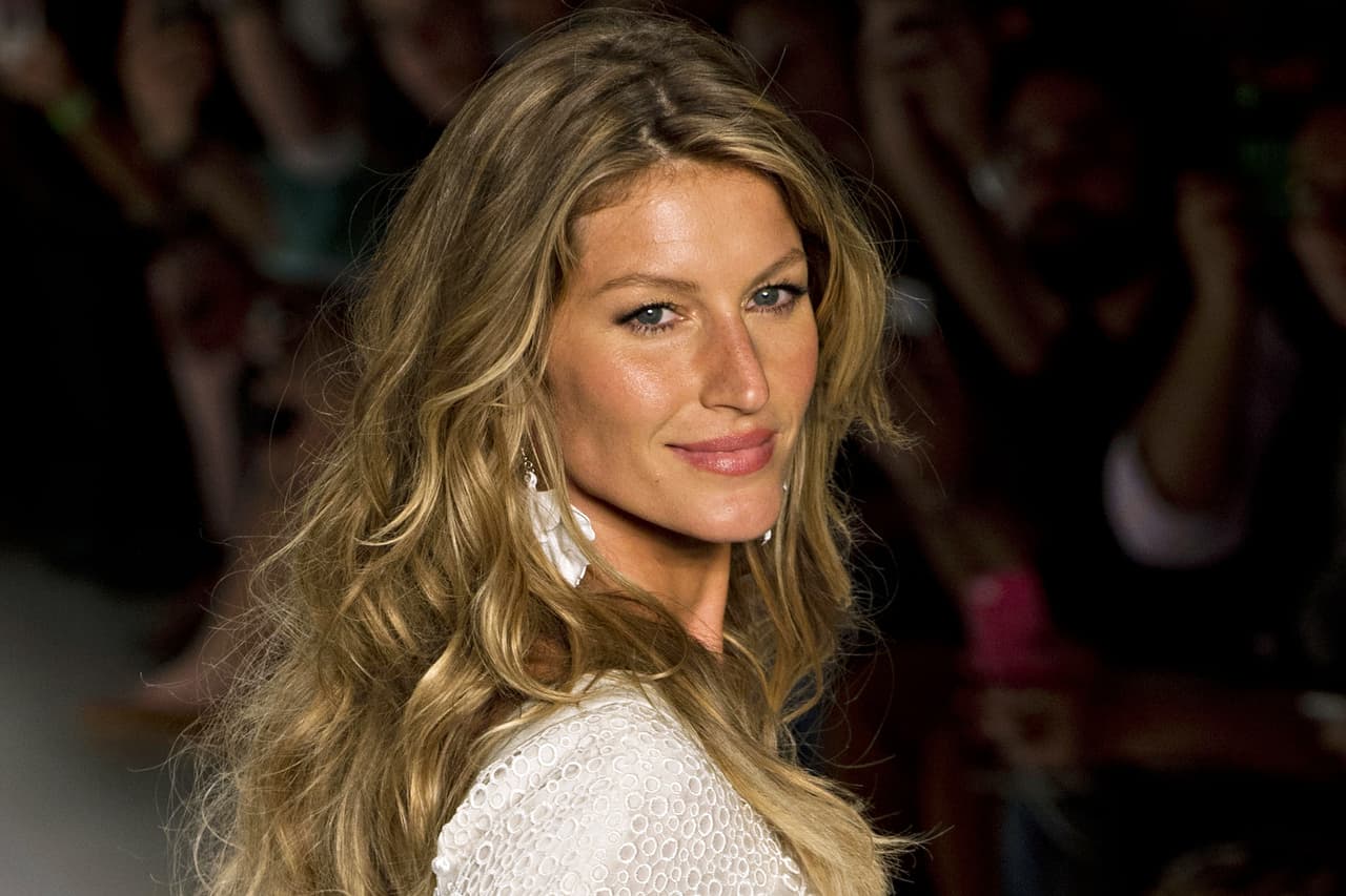 La modelo brasileña Gisele Bündchen desde 2009 está casada con Tom Brady, superestrella de NFL, pero desde antes es reconocida a nivel mundial en las pasarelas y ahora por su participación en grandes eventos como la inauguración de Río 2016. Su belleza natural y elegancia se roban todas las miradas, a pesar de estar junto a otra gran figura.