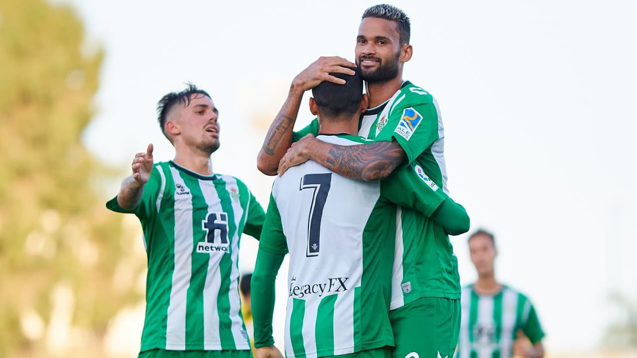 Andrés Guardado y Betis empatan en pretemporada