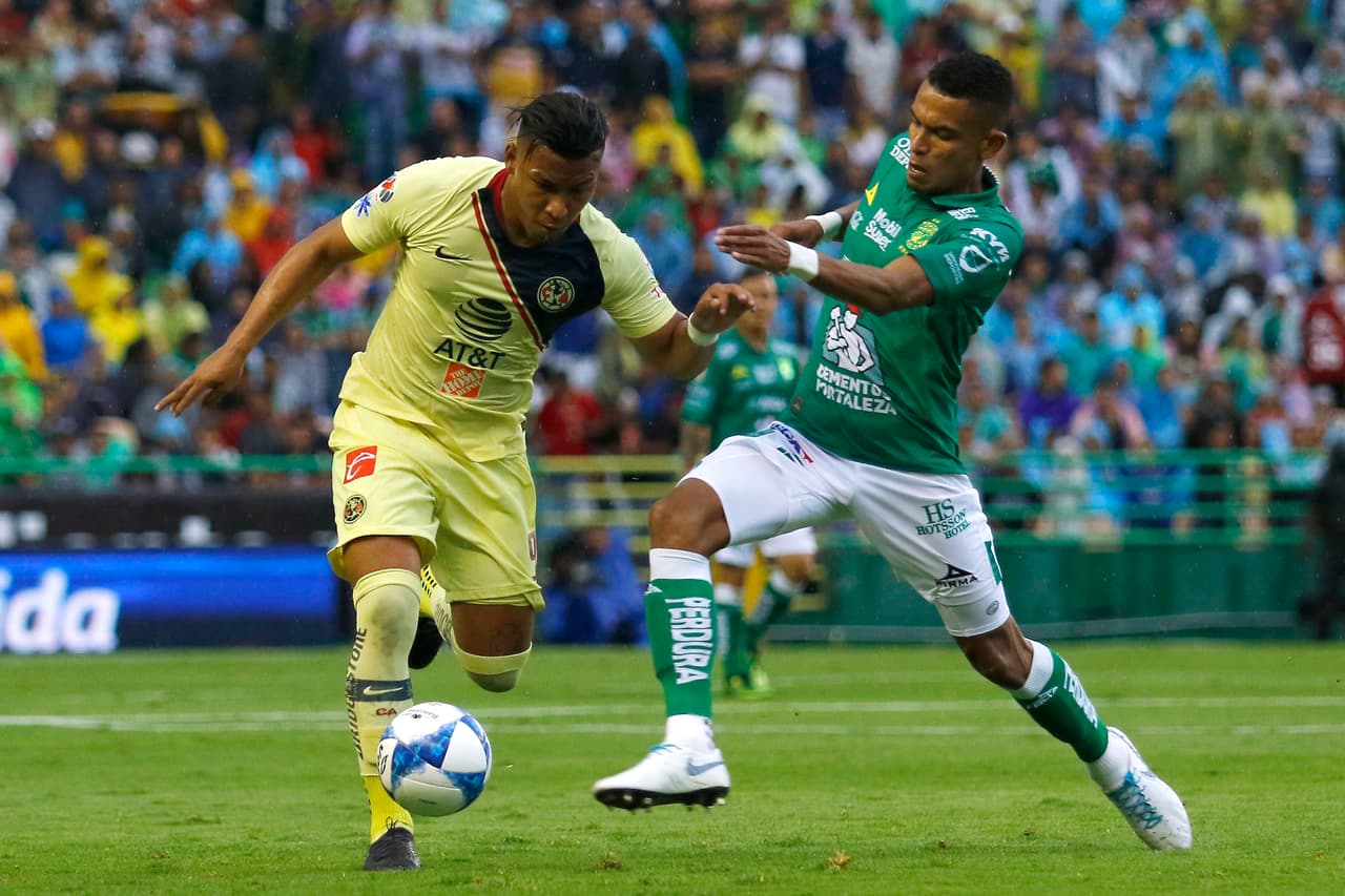 El partido comenzó siendo peleado y con poco 'punch' de ambos equipos, aunque antes de los 10 minutos halló claridad. (Imago 7)