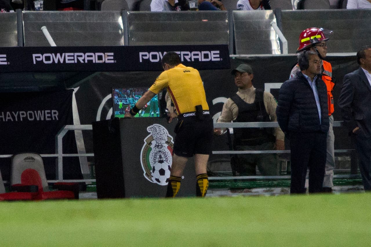 Al minuto 52 el árbitro Fernando Hernández no sancionó un penal para Atlas por una falta previa en ataque tras revisar en el VAR.