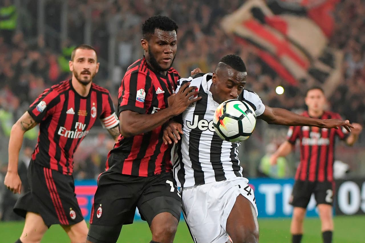 AC Milan's midfielder from Ivory Coast Franck Kessie (L) fights for the ball with Juventus' midfielder from France Blaise Matuidi during the Italian Tim Cup (Coppa Italia) final Juventus vs AC Milan at the Olympic stadium on May 9, 2018 in Rome. (Photo by Tiziana FABI / AFP) (Photo credit should read TIZIANA FABI/AFP/Getty Images)