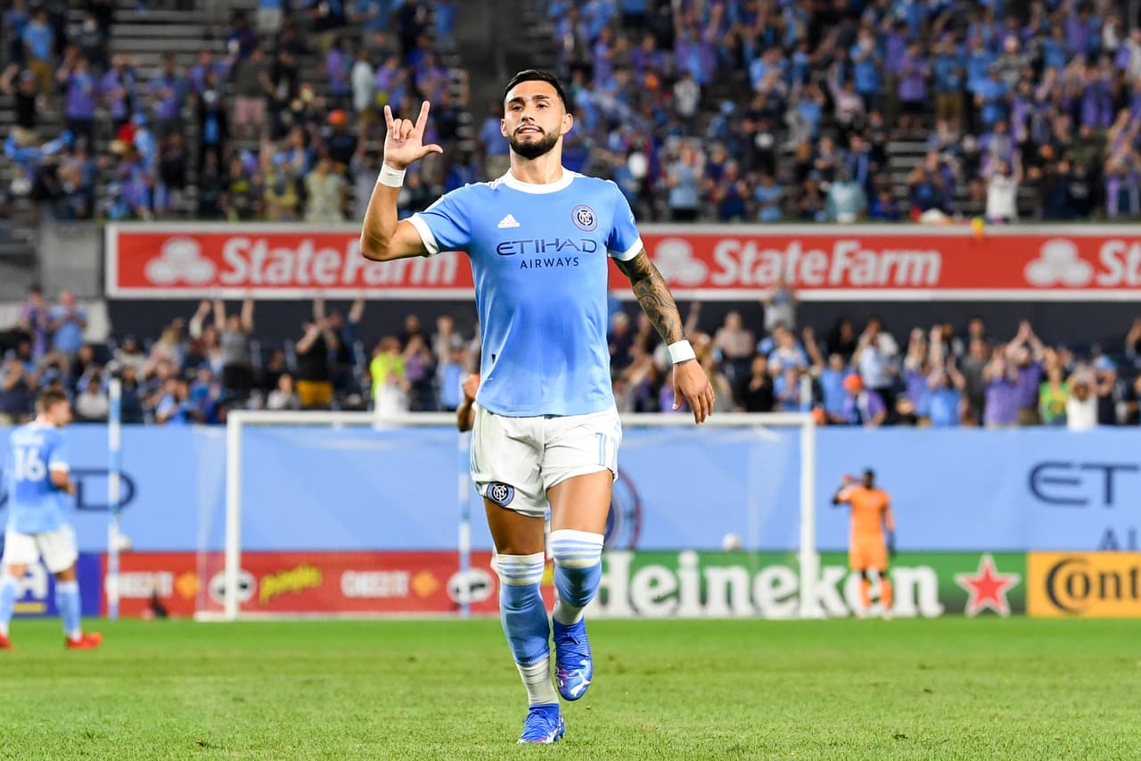 Valentí Castellanos es cada vez más importante para un New York City FC. El argentino hizo los dos goles de la victoria del conjunto celeste sobre New England Revolution.
<br>