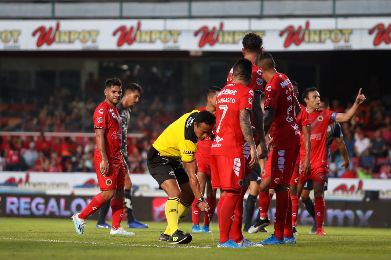 Veracruz solamente logró anotar por la vía penal a través de Bryan Carrasco pero después se colapsó.
