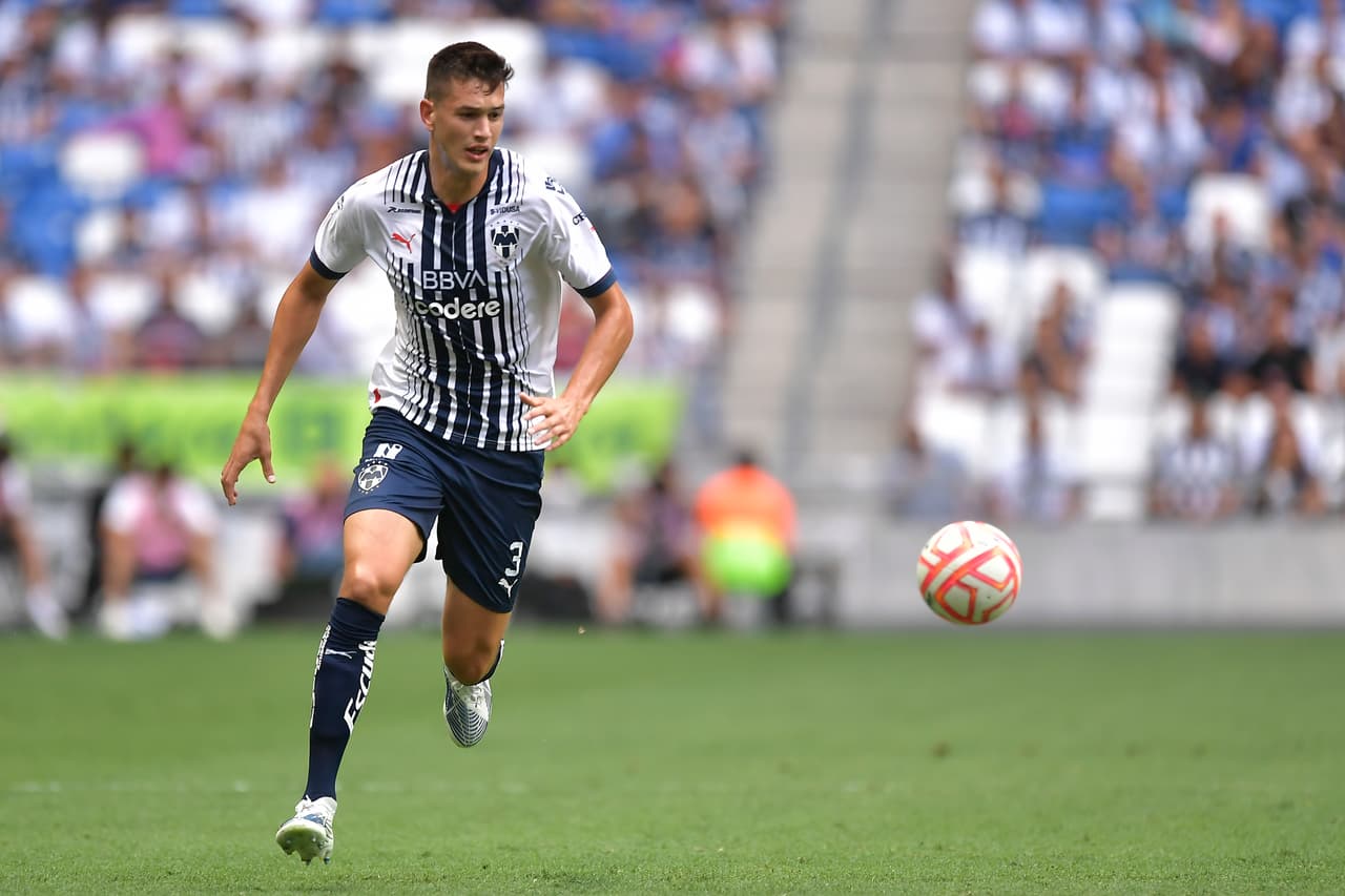 MONTERREY, MEXICO - JULY 26: César Montes of Monterrey drives the ball during the 5th round match between Monterrey and Puebla as part of the Torneo Apertura 2022 Liga MX at BBVA Stadium on July 26, 2022 in Monterrey, Mexico. (Photo by Azael Rodriguez/Getty Images)