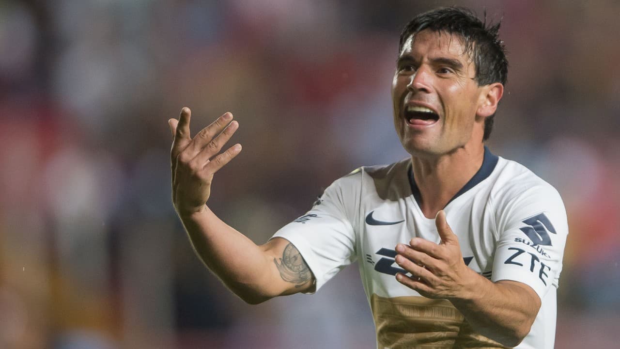 Matías Alustiza cargó con el peso de la ofensiva de Pumas.