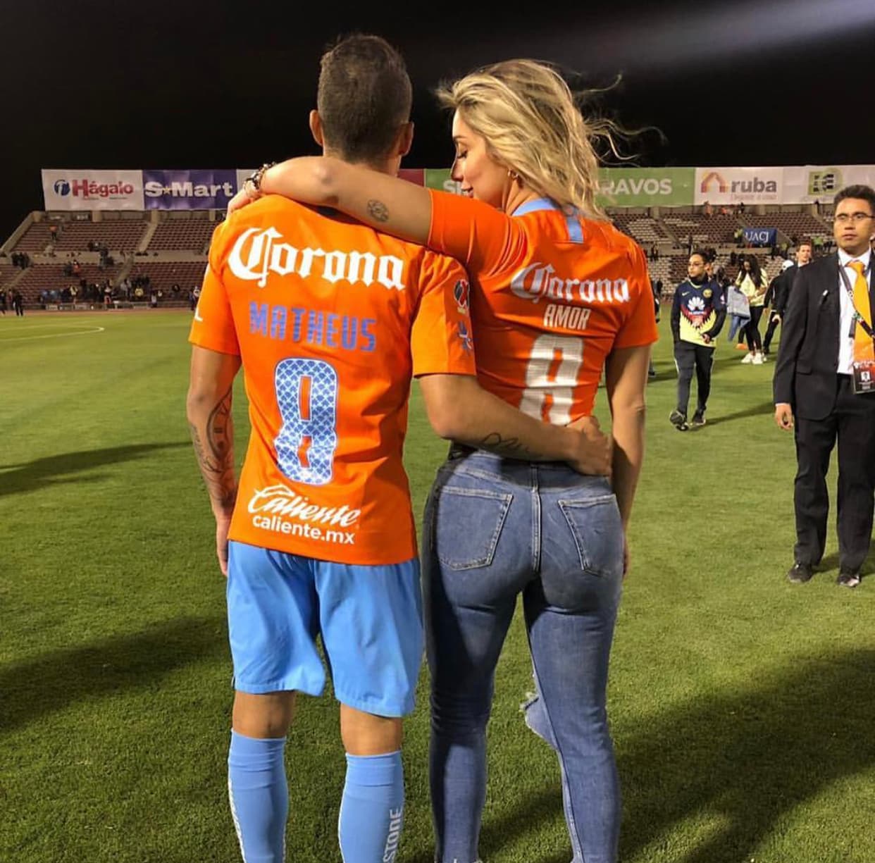 Varios jugadores del América, así como sus parejas, han compartido en sus redes sociales parte del festejo del título de la Copa MX que ganaron en la noche del miércoles en la cancha de Juárez.