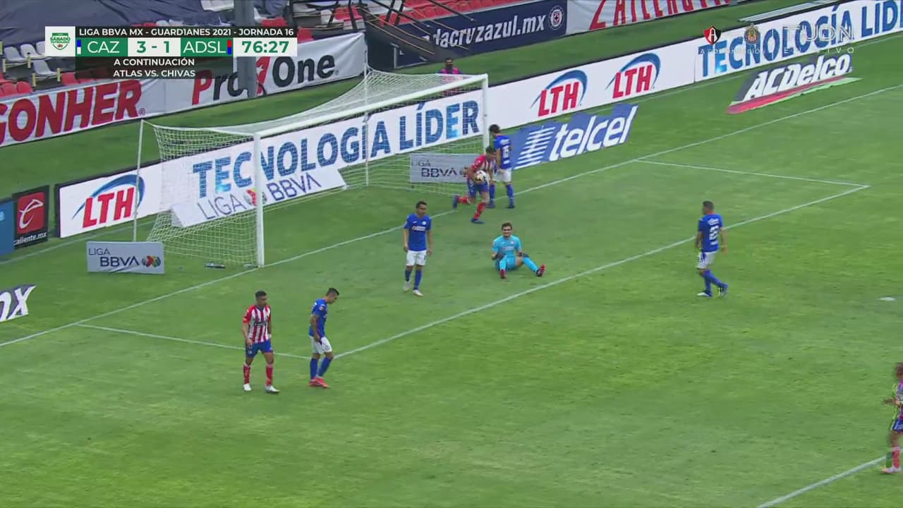 ¡Autogol! 'Cata' Domínguez falla al cortar un centro y pone el 3-2