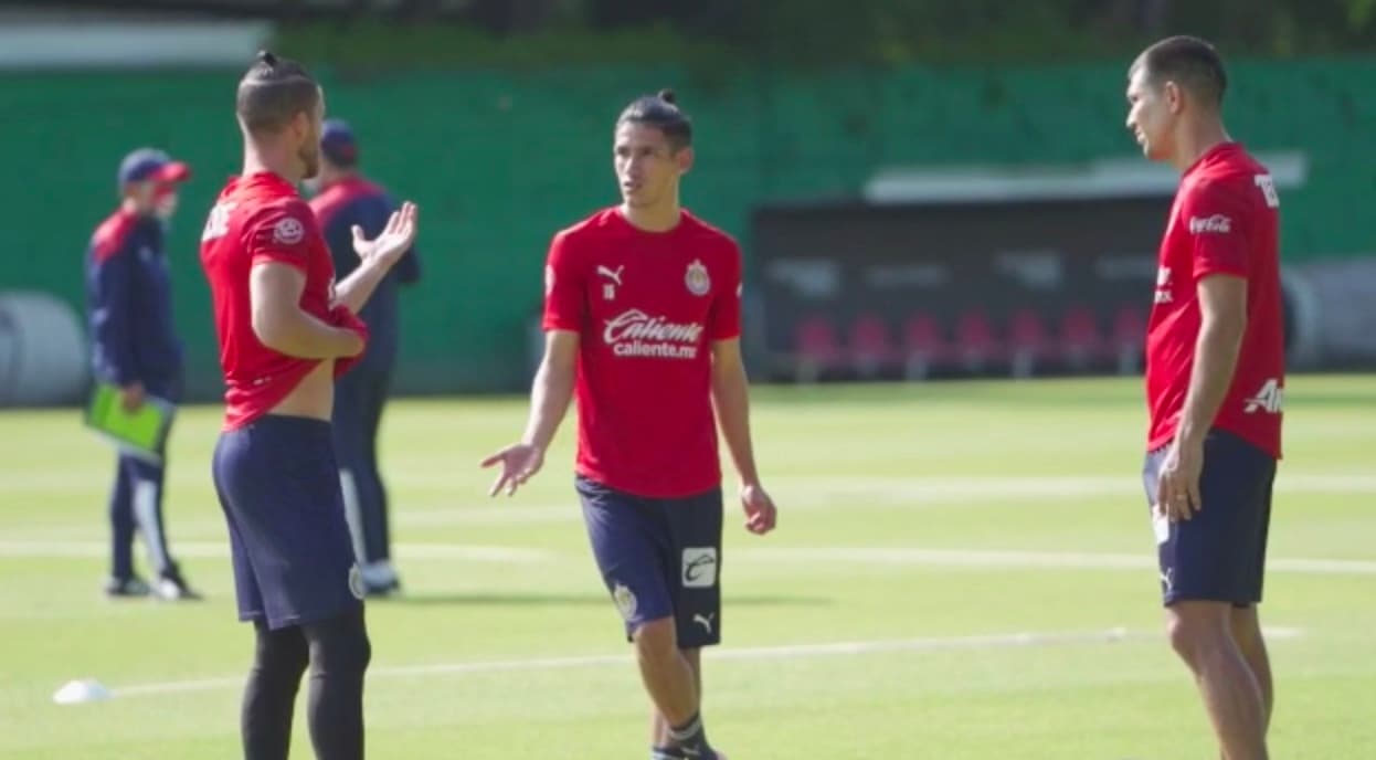 Chivas tiene reunión cumbre entre capitanes y Uriel Antuna