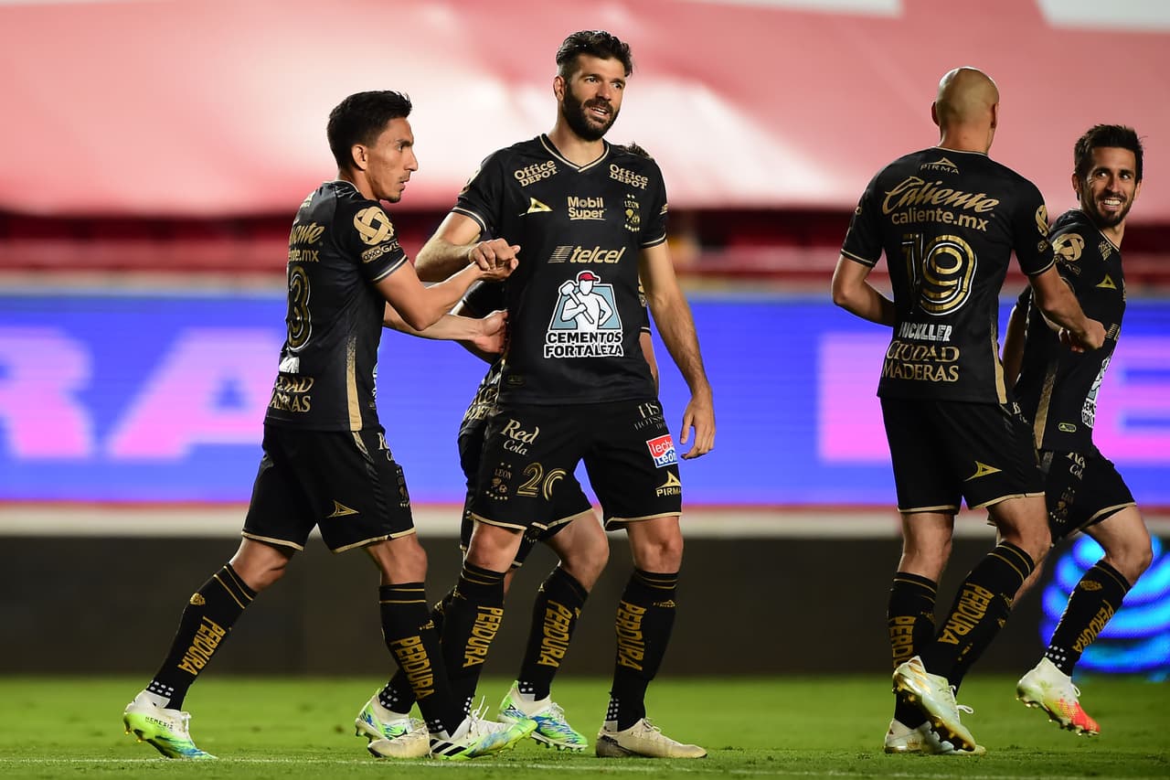 León tendría la oportunidad de crecer la diferencia en el marcador.