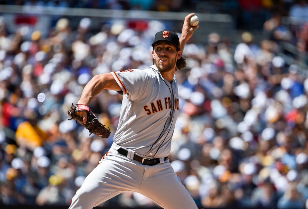 A pesar de una buena salida Madison Bumgarner (0-1) cargó con la derrota para los San Francisco Giants. 'Madbum' lanzó 7.0 innings, permitió dos anotaciones, ponchó a nueve y caminó a uno.