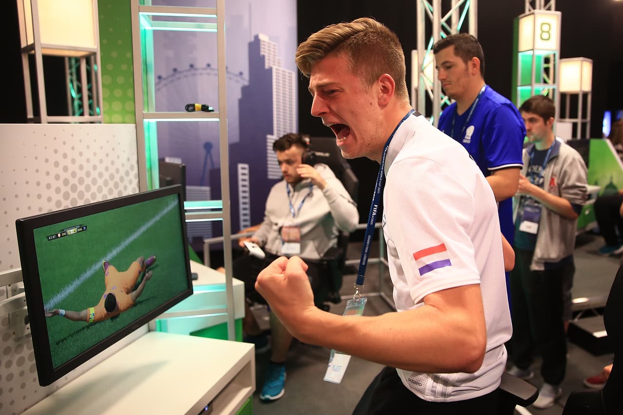 La jornada fue intensa pues de cada uno de los cuatro grupos clasificaron cuatro jugadores de los representantes presentes, los mismos que llegaron tras una eliminatoria de millones de participantes.