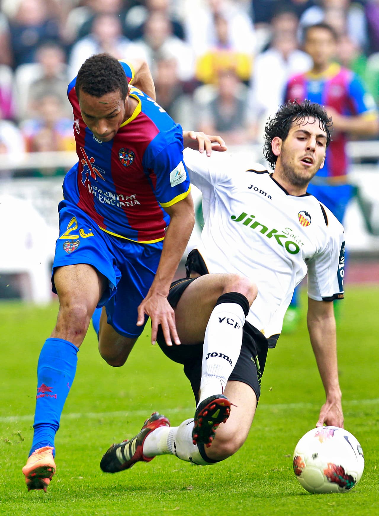 Valmiro Lopes, Valdo, fue canterano del Real Madrid pasando por el C, el Castilla y el primer equipo, donde solo tuvo un partido. Pasó por Osasuna, Espanyol, Málaga y Levante, de donde saltó al Atlante en 2012.