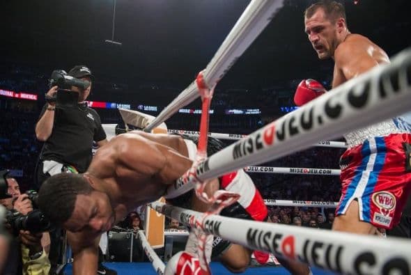Sergey Kovalev demolió a Jean Pascal (Foto: Twitter).