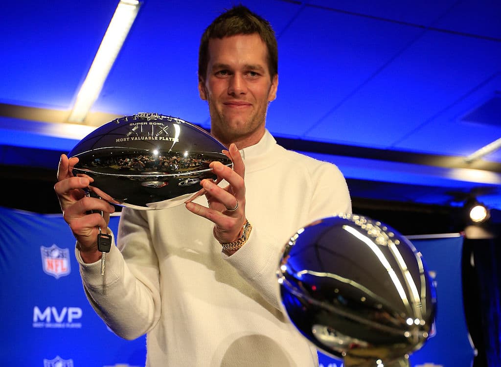 Fue así como en 2015, Brady llevó a los Patriots a un nuevo triunfo en Super Bowl, el cuarto en su historia, en donde obtuvo el premio al MVP por tercera vez en su carrera.