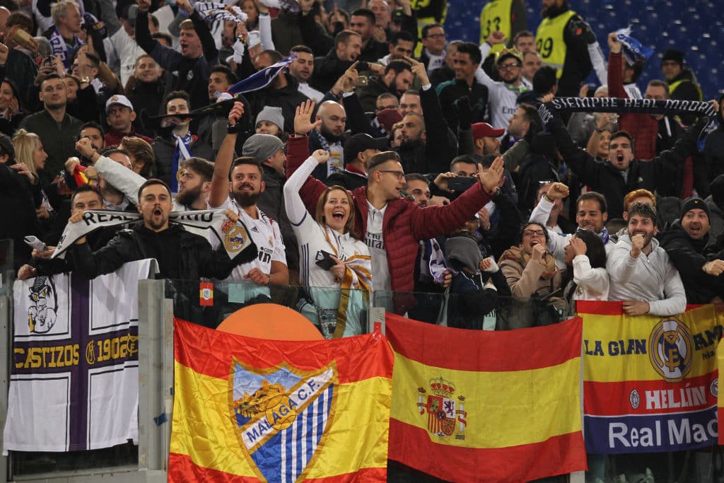 La afición española que hizo el viaje de la capital de su país al de la bota, salió feliz porque su equipo hizo que valiera la pena el gasto y el trayecto para atestiguar la exitosa velada.
