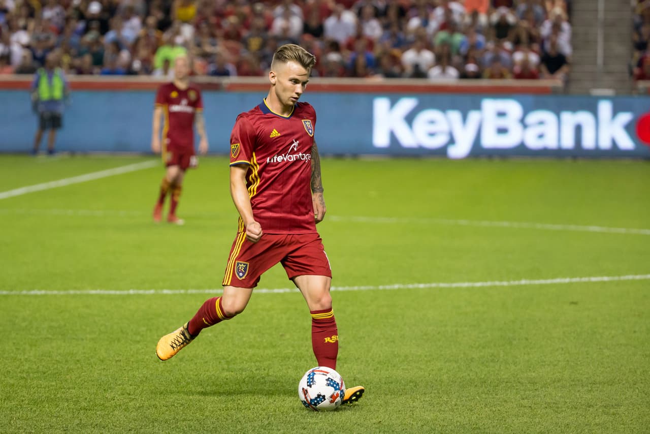 Un gol y una asistencia del Albert Rusnák para un Real Salt Lake que derrotó por 2-1 a Portland y se ilusiona con entrar a la postemporada. (USA Today Images)