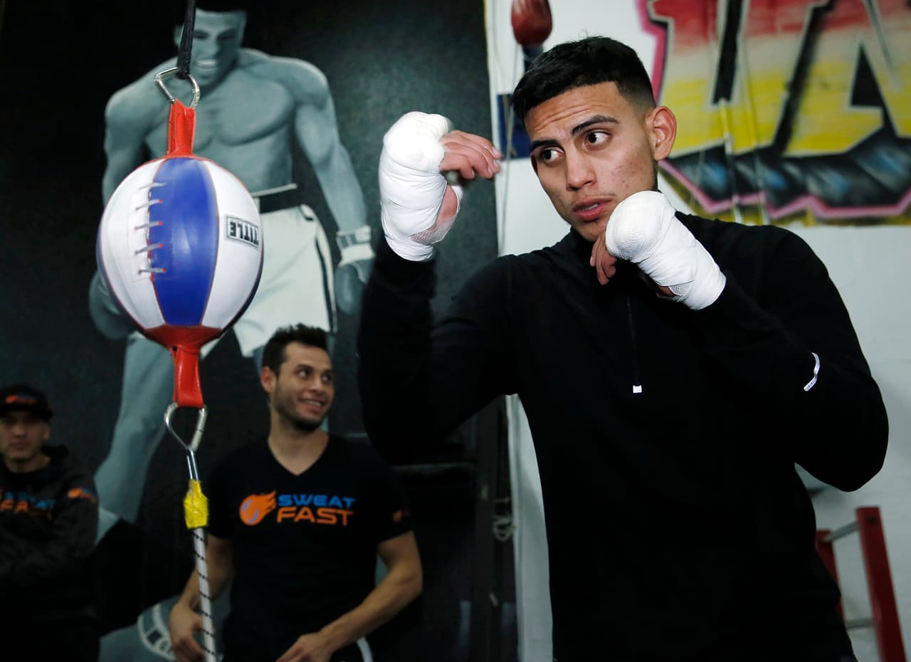 Oscar Valdez y José Benavidez enseñaron sus armas en Tucson, Arizona, previo a sus respectivos combates contra Ernie Sánchez y Sidney Siqueira.