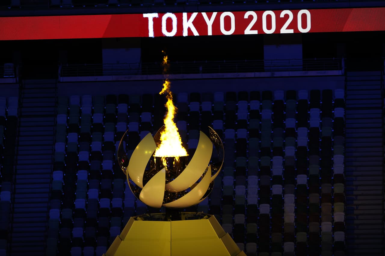 La fiesta está oficialmente iniciada tras el emotivo encendido del pebetero con Naomi Osaka como la encargada.