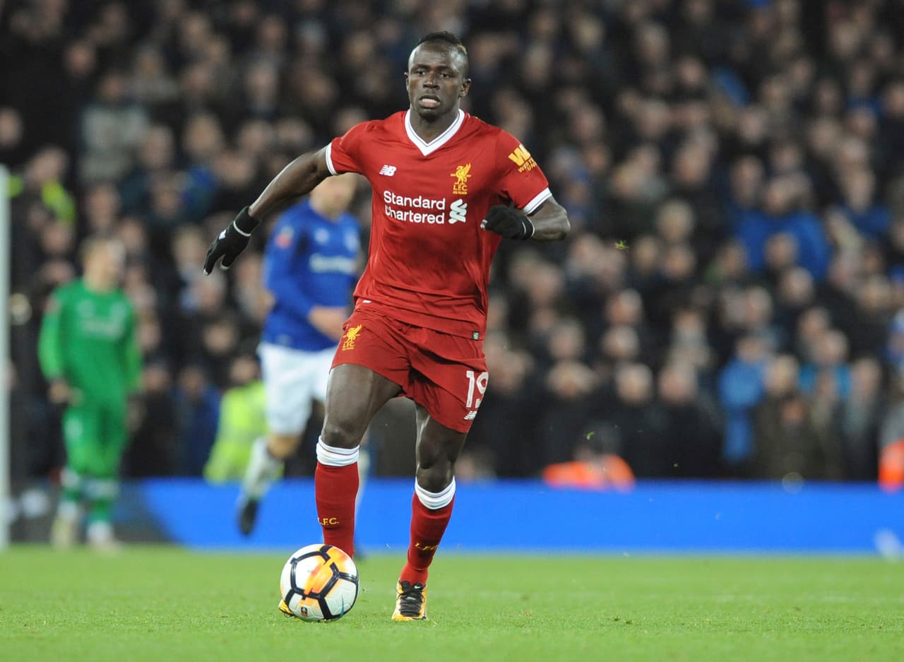 Es una persona humilde por lo que aunque es uno de los jugadores mejores pagados no ve la necesidad de gastar su dinero en lujos.