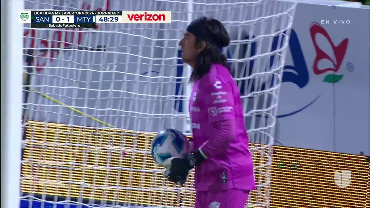 ¡TIRO ATAJADO! disparo por Brandon Vazquez.