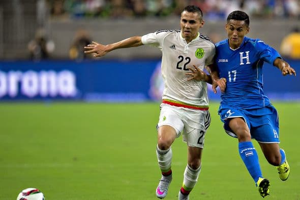 6 Andy Najar, con un equipo más enfocado a que no le hicieran daño, a querer hacerlo , se vio poco en la delantera hondureña. También cumplió con labores de ensuciar el juego.