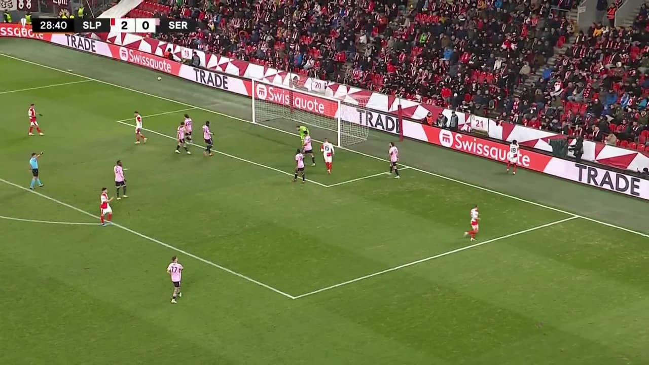 ¡GOL!  anota para Slavia Prague. Mojmír Chytil