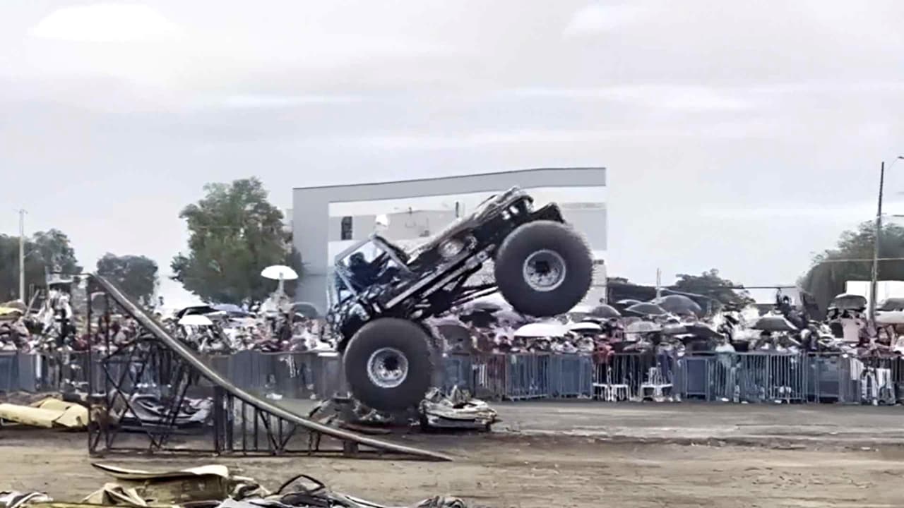 Falla en exhibición de 'Monster Truck' deja tres muertos y decenas de heridos; video del momento en Colombia