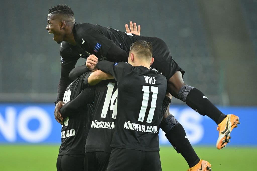 M’Gladbach cayó ante el Inter 3-2. Pléa (45+1’, 75’) marcó los goles para el cuadro alemán; Darmian (17’) y Lukaku (64’, 73’) hicieron los goles del conjunto de Conte. Nada está escrito en el cerrado Grupo B.