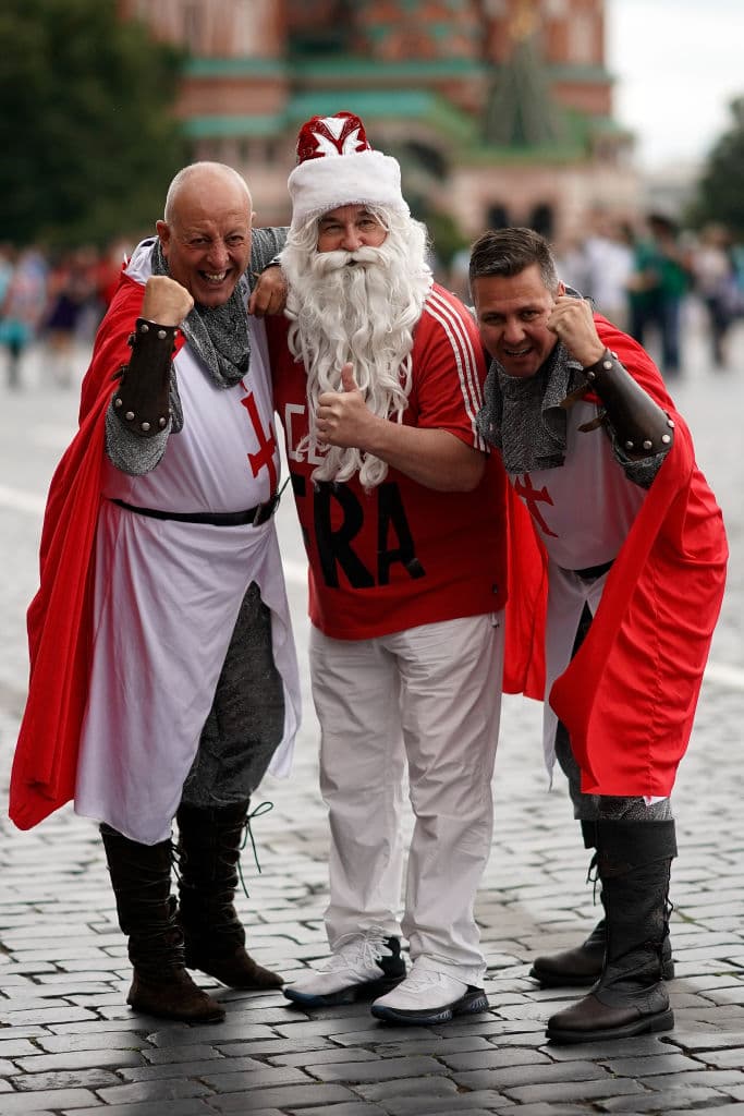 Los fanáticos de Croacia e Inglaterra ponen su colorido y alegría en medio de la definición del segundo finalista en la fiesta de las semifinales del Mundial de Rusia 2018.