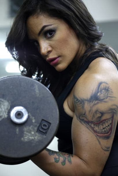 La Jordana Farah Malhass entrena en un gimnasio en Amman. Malhass ha ganado notoriedad como fisicoculturista, pero el desafío más que físico es de prejuicios sociales en su Jordania natal. Su sueño es convertirse en la primera mujer árabe fisicoculturista en participar en competencias internacionales.