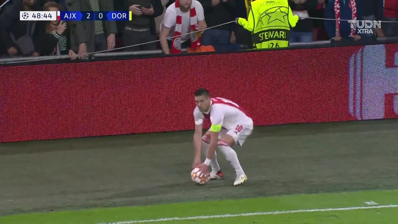 ¡TIRO ATAJADO! disparo por Ryan Gravenberch.