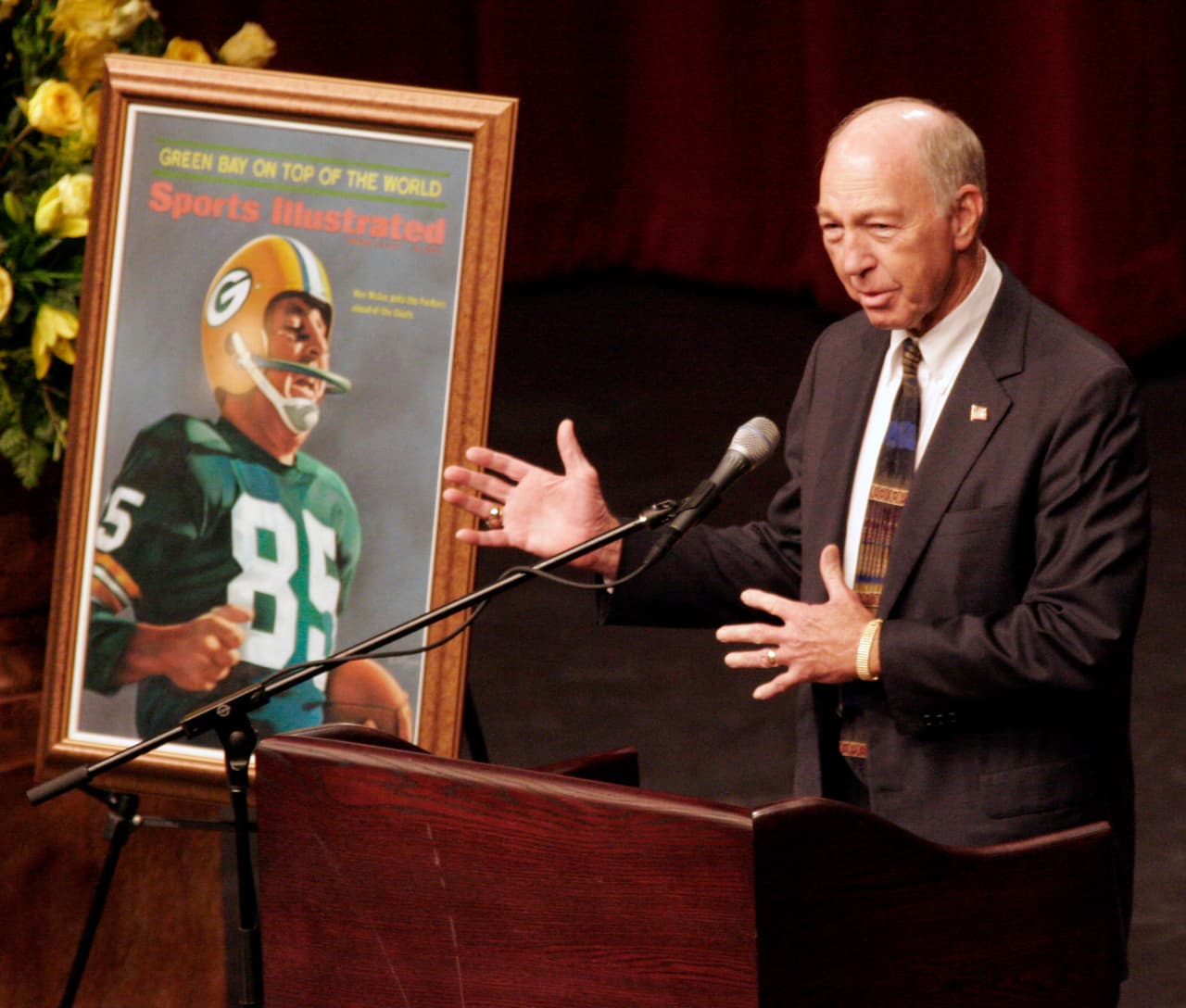 Los 16 años de 
<b>Starr</b> como miembro de los 
<b>Packers</b> sólo han sido igualados por 
<b>Brett Favre </b>en la posición de quarterback. Su última aparición en Lambeau Field fue precisamente aquella noche en que el número de Favre, el 4, se retiró en noviembre de 2015.