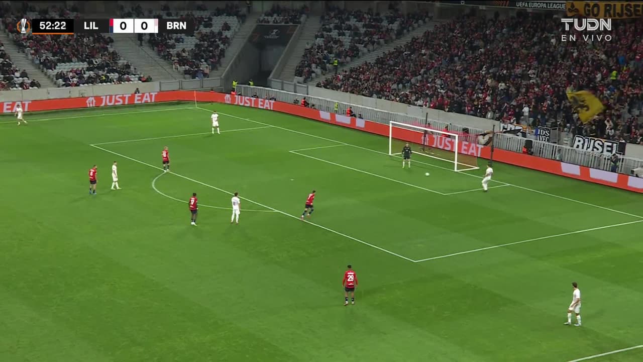 ¡TIRO ATAJADO! disparo por Sævar Magnússon.