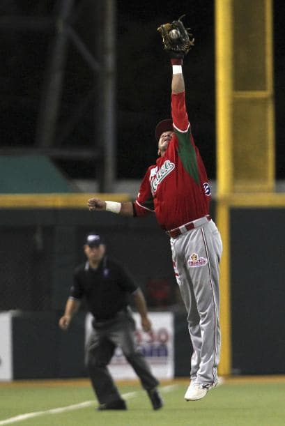Los dominicanos, ahora con marca de 2-1, estaban obligados a ganar para asegurar su presencia en semifinales del sábado, mientras Cuba (1-3) dependía de un triunfo de los Gigantes.