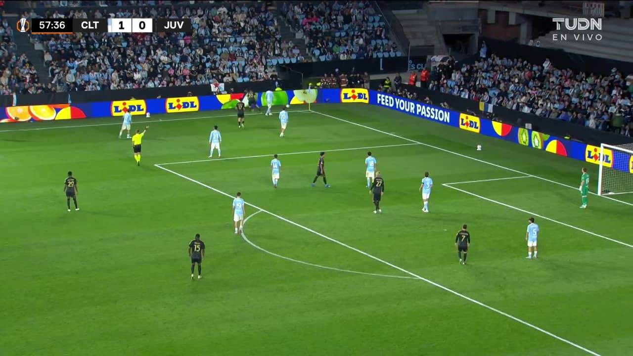 ¡GOL!  anota para Juventus. Nick Woltemade