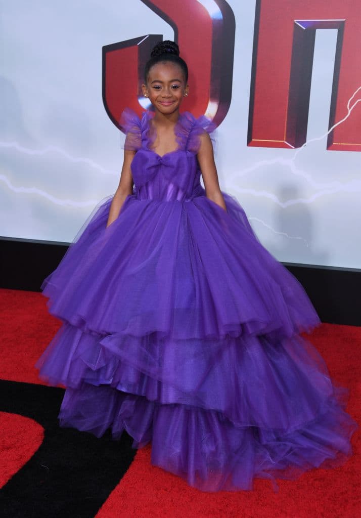 Al momento no se sabe como es que la tres hermanas le llegarán a causar problemas al héroe de DC.
<br>