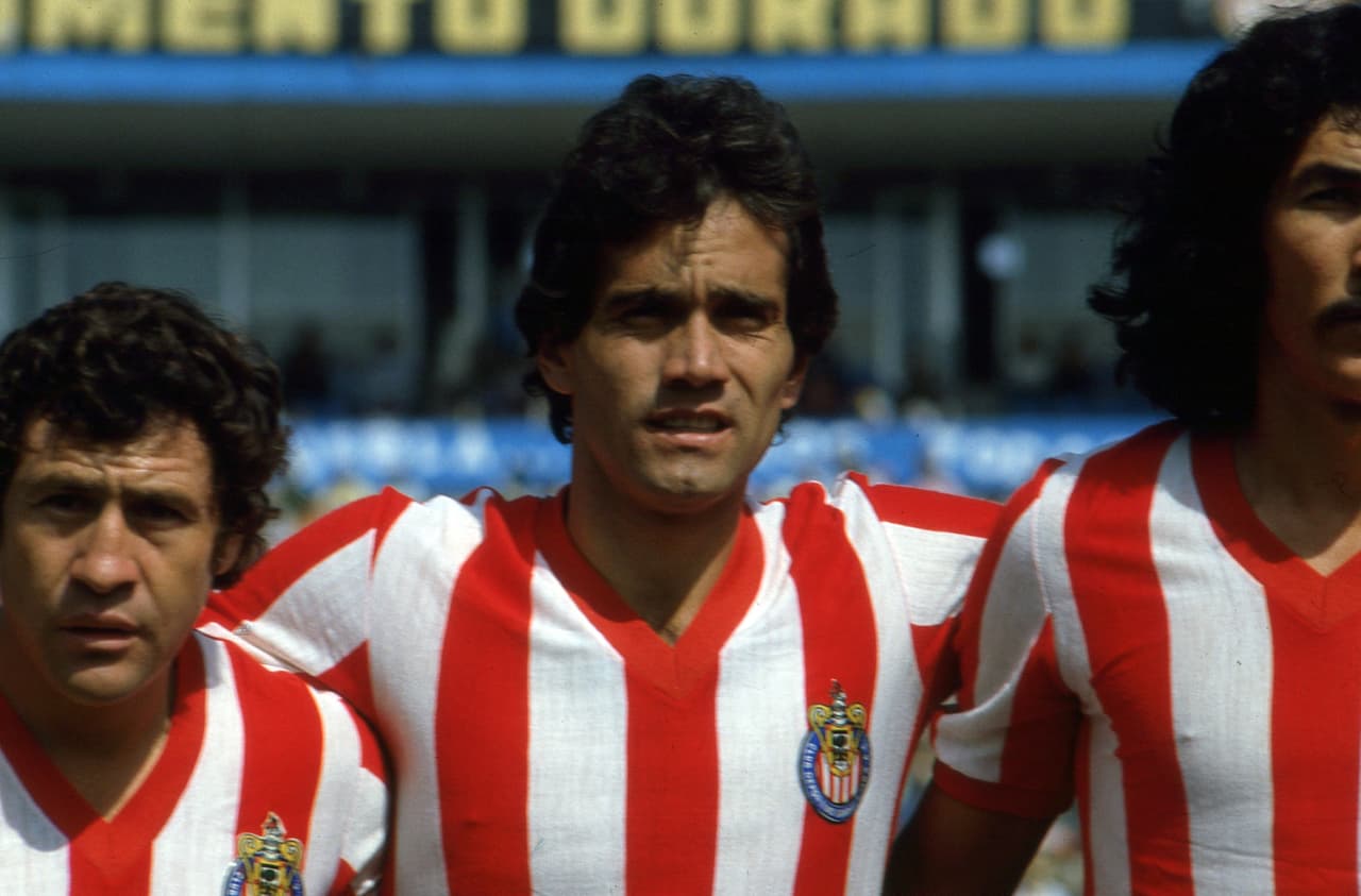 Fernando Quirarte solo defendió tres equipos como profesional y todos fueron en Guadalajara. Pasó gran parte de su carrera en Chivas, luego un par de temporadas en Atlas y se retiró con Leones Negros en 1990.