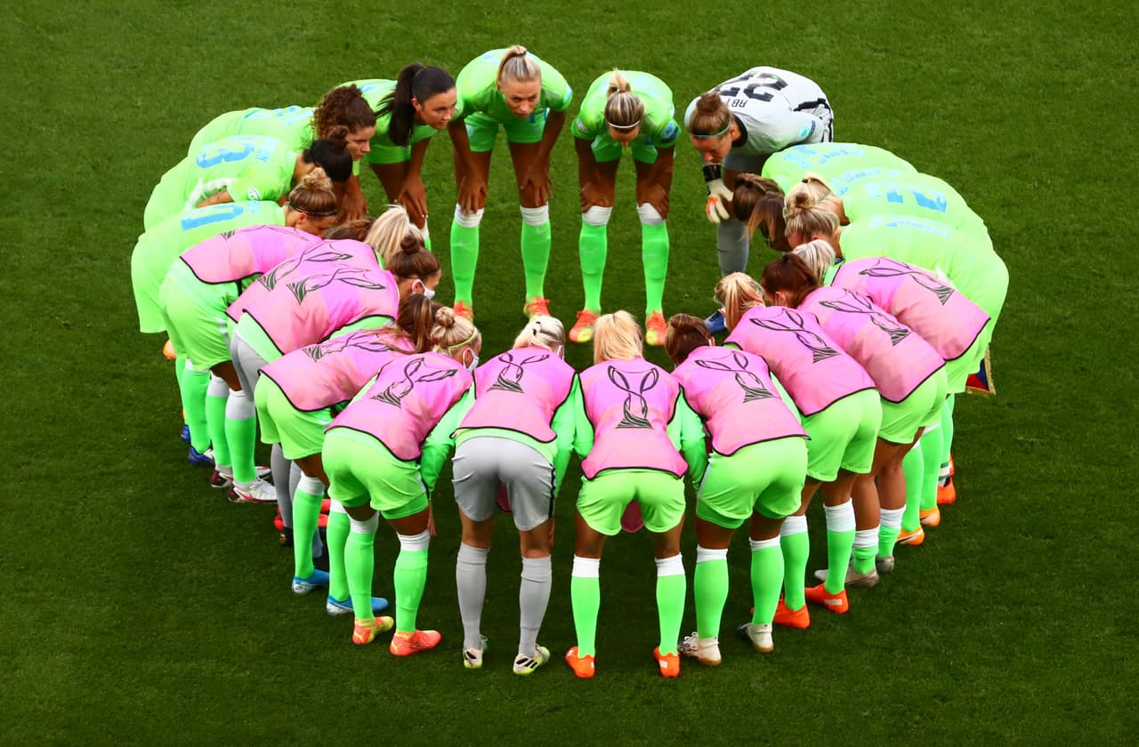 Las jugadoras del Wolfsburg previo al inicio.