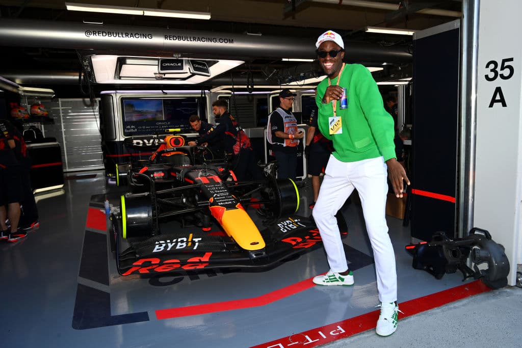 Max Verstappen, tras una cerrada lucha con Carlos Sainz sobre el final de la carrera, se impuso en el Gran Premio de Canadá, una prueba en la que el mexicano Sergio Pérez tuvo que retirarse por problemas en su auto.