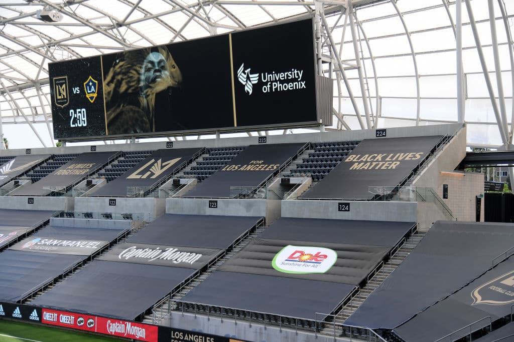 En una edición más del Clásico del Tráfico, el conjunto galáctico consiguió la victoria por dos goles a cero.