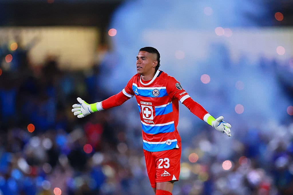 El portero colombiano Kevin Mier está en el tercer lugar del podio entre los jugadores mejores valuados de la actual plantilla del Cruz Azul, con un valor de 7,5 millones de euros.