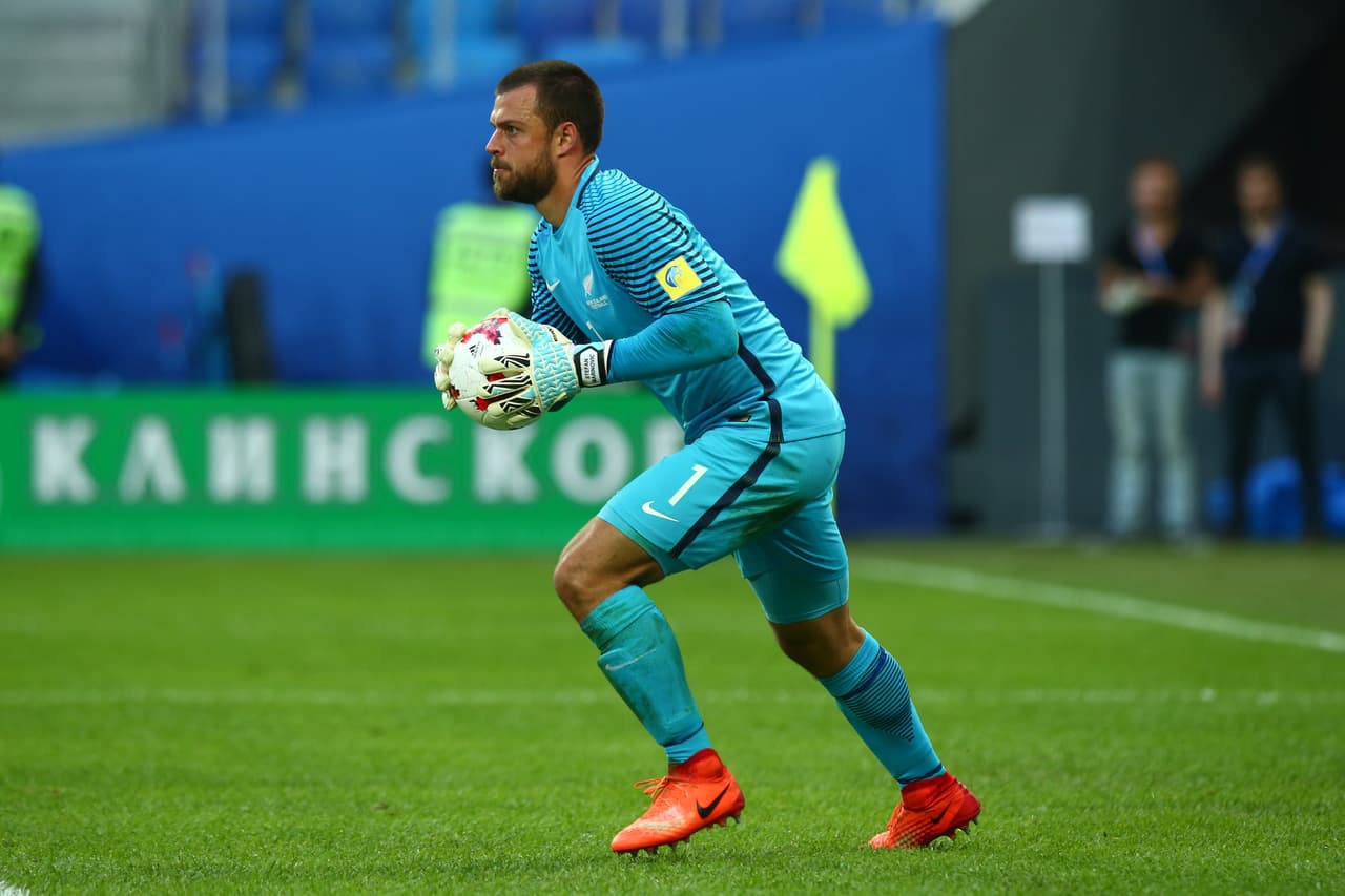 El titular es Stefan Marinovic, quien tapó todo ante Rusia. Actualmente juega en la tercera división del fútbol alemán.